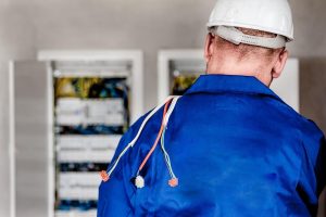 Home Gids voor het kiezen van een betrouwbare elektricien in Zwolle met tips over certificeringen en ervaring